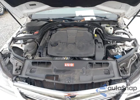 2013 Mercedes-Benz C 300 Luxury 4Matic z USA, uszkodzony, nr VIN WDDGF8AB7DR255327